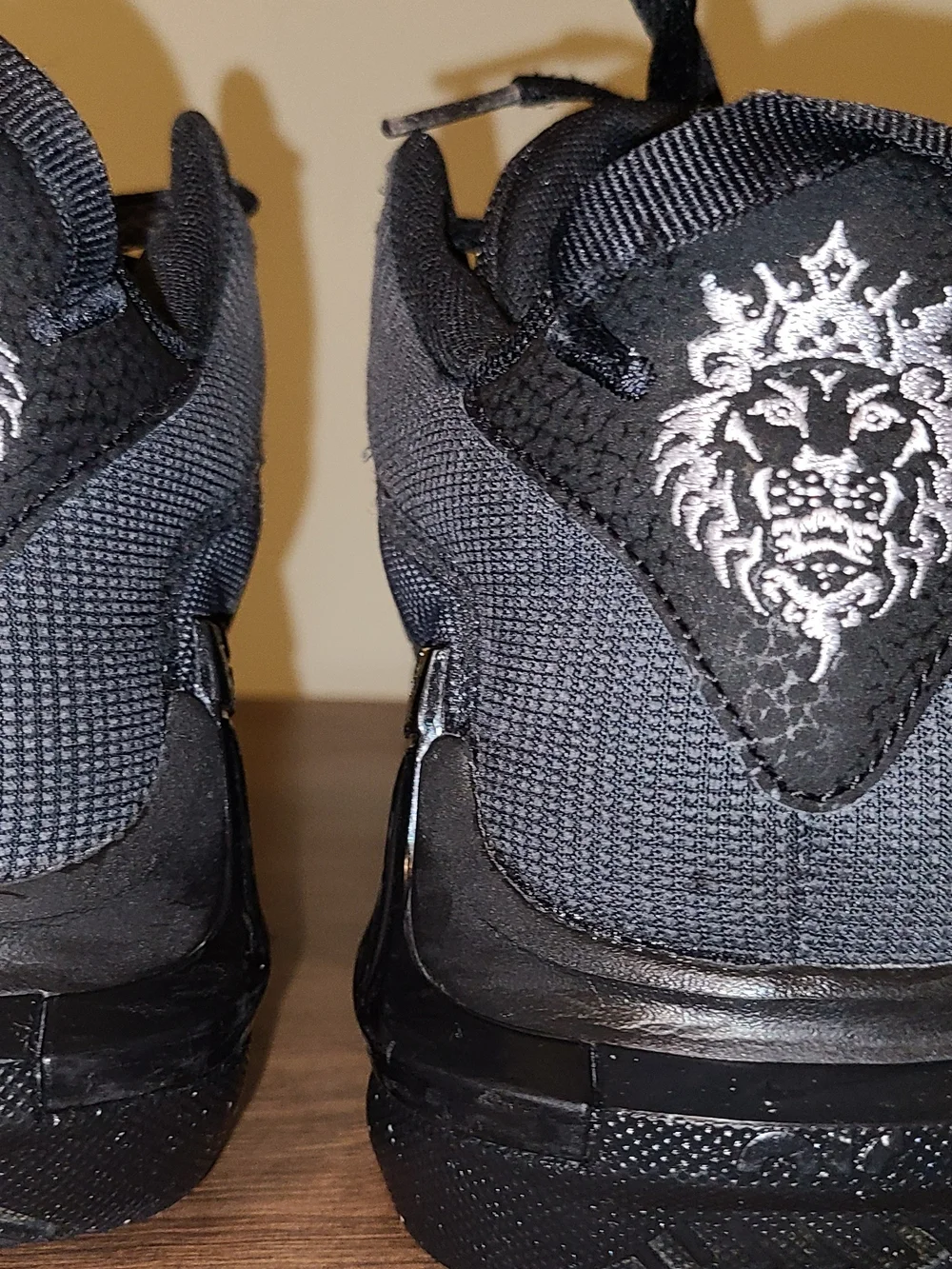 Size 7.5 - Nike LeBron Witness VII
